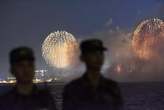這個(gè)國慶，中國軍人的身影一直在路上