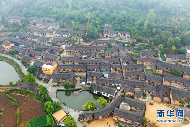 (在習(xí)近平新時(shí)代中國(guó)特色社會(huì)主義思想指引下——新時(shí)代新作為新篇章·總書(shū)記關(guān)心的百姓身邊事·圖文互動(dòng))(1)在魅力鄉(xiāng)村“望山見(jiàn)水留鄉(xiāng)韻”——國(guó)慶假期鄉(xiāng)村旅游氣象新