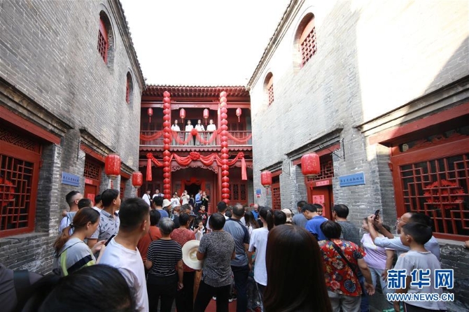 (在習(xí)近平新時(shí)代中國(guó)特色社會(huì)主義思想指引下——新時(shí)代新作為新篇章·總書(shū)記關(guān)心的百姓身邊事·圖文互動(dòng))(2)在魅力鄉(xiāng)村“望山見(jiàn)水留鄉(xiāng)韻”——國(guó)慶假期鄉(xiāng)村旅游氣象新