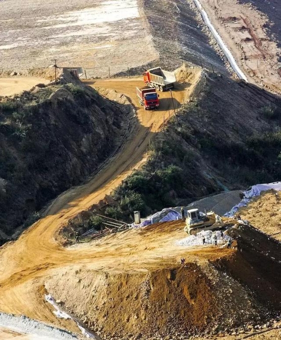 核心技術(shù)不再受制于人！中國(guó)新能源汽車產(chǎn)業(yè)雄起