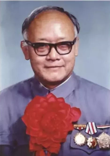 致敬！醫(yī)學(xué)伉儷雙雙捐獻(xiàn)遺體，時(shí)隔10余年“重逢”在“講臺(tái)”上