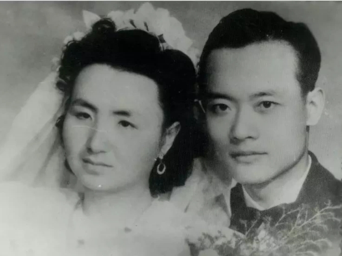 致敬！醫(yī)學(xué)伉儷雙雙捐獻(xiàn)遺體，時(shí)隔10余年“重逢”在“講臺(tái)”上