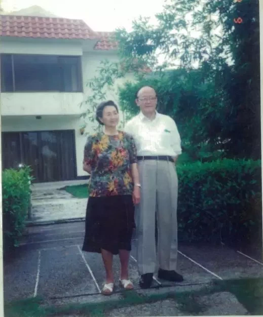 致敬！醫(yī)學(xué)伉儷雙雙捐獻(xiàn)遺體，時(shí)隔10余年“重逢”在“講臺(tái)”上