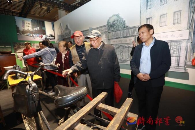 逾10萬人現(xiàn)場觀展、524萬人次線上關(guān)注！濟(jì)南市慶祝中華人民共和國成立70周年發(fā)展成就展圓滿落幕