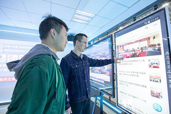 昆明經(jīng)開(kāi)區(qū)融媒體中心移動(dòng)觸摸屏區(qū) (2) 昆明經(jīng)開(kāi)區(qū)融媒體中心移動(dòng)觸摸屏區(qū) (2)