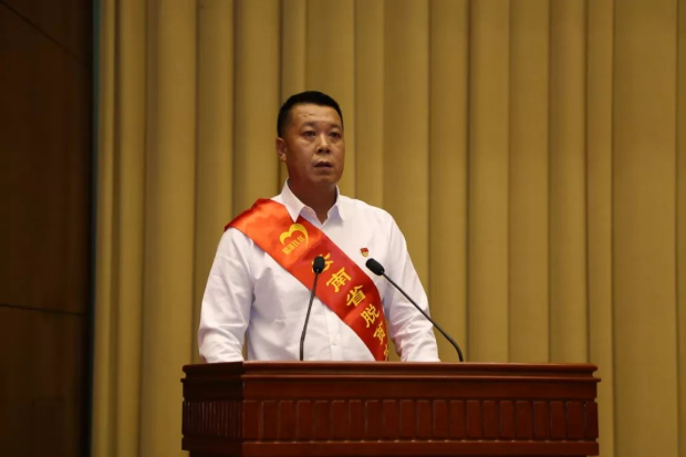 00300982927_65f87c0d