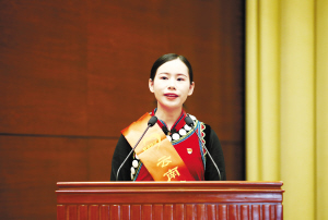扶貧好村官代表、怒江州瀘水市魯掌鎮(zhèn)浪壩寨村大學(xué)生村官和倩如