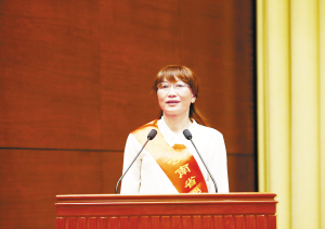 騰沖市猴橋鎮(zhèn)中心小學(xué)教師李秀明代因公殉職丈夫郭彩廷