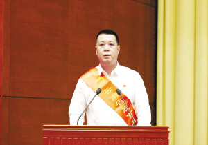 扶貧明星企業(yè)代表、元陽(yáng)縣呼山眾創(chuàng)農(nóng)業(yè)開發(fā)有限公司總經(jīng)理岳紹