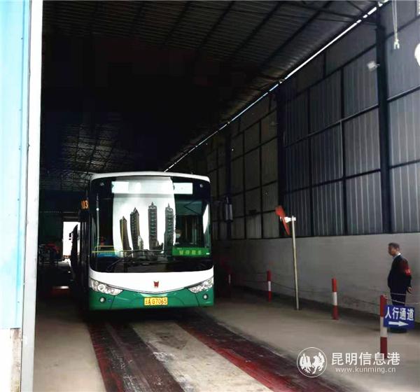 昆明公交20車隊開展車輛安全檢查1 昆明公交20車隊開展車輛安全檢查1