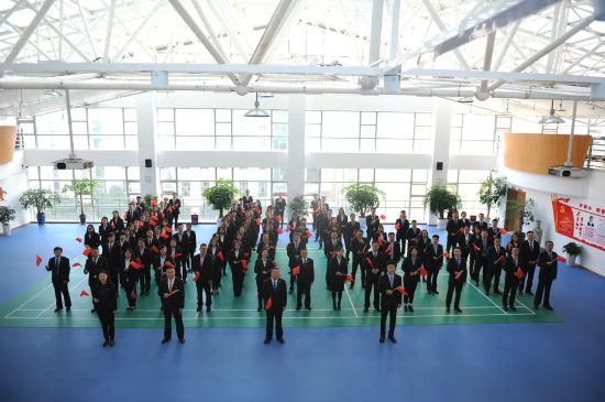 員工齊聚會場。新華保險(xiǎn)云南分公司供圖