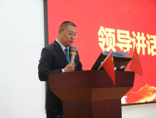 云南分公司黨委書記董林增發(fā)表講話。新華保險(xiǎn)云南分公司供圖