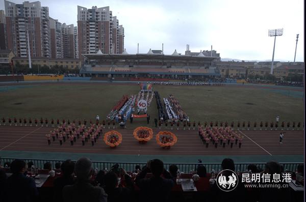 各鄉(xiāng)鎮(zhèn)街道、縣直機(jī)關(guān)單位和學(xué)生代表方隊(duì)5