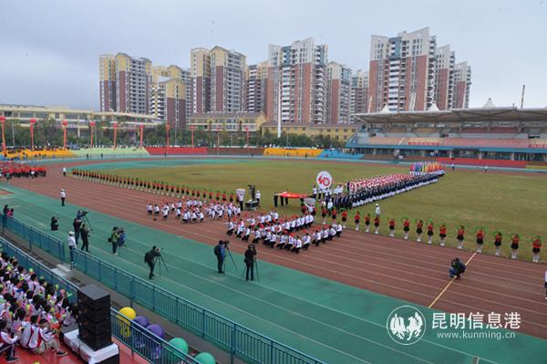 各鄉(xiāng)鎮(zhèn)街道、縣直機(jī)關(guān)單位和學(xué)生代表方隊(duì)8