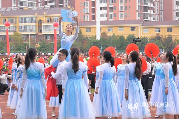 各鄉(xiāng)鎮(zhèn)街道、縣直機(jī)關(guān)單位和學(xué)生代表方隊(duì)9