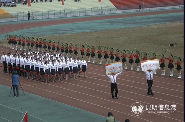 各鄉(xiāng)鎮(zhèn)街道、縣直機(jī)關(guān)單位和學(xué)生代表方隊(duì)4