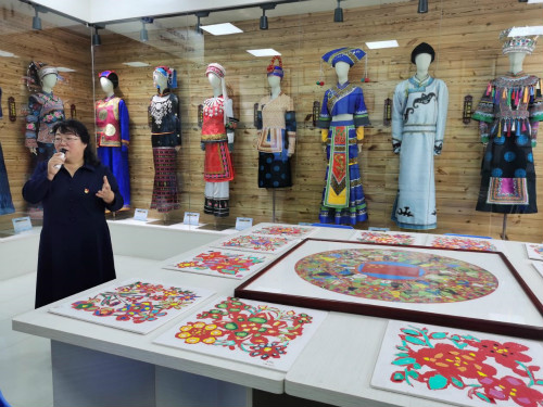 【見(jiàn)證七十載?草原新發(fā)展】臨潢家園社區(qū)：多民族的大家庭