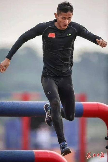 破紀(jì)錄拿金牌，這些中國(guó)軍人讓人服氣！