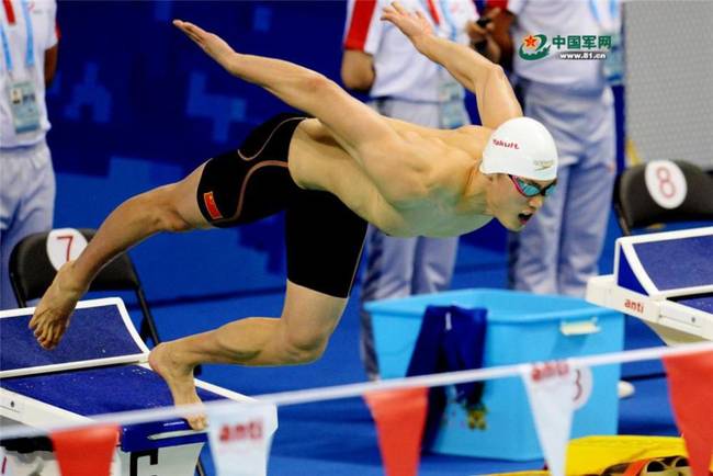 破紀(jì)錄拿金牌，這些中國(guó)軍人讓人服氣！