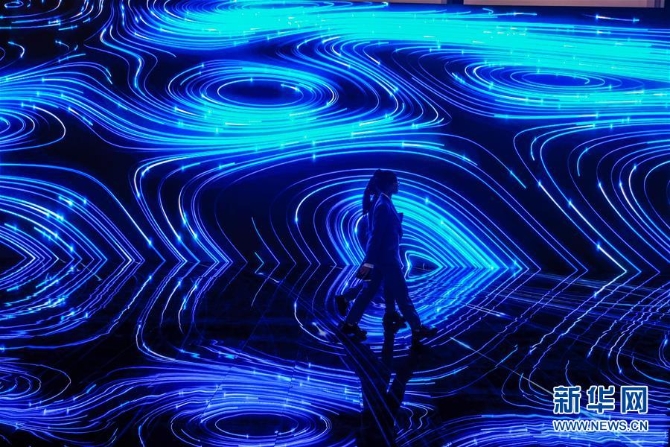 (新華全媒頭條·圖文互動(dòng))(9)點(diǎn)擊烏鎮(zhèn) 洞見(jiàn)未來(lái)——從第六屆互聯(lián)網(wǎng)大會(huì)看智能互聯(lián)新趨勢(shì)