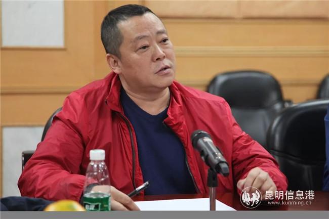 《為國而歌》導(dǎo)演   青山