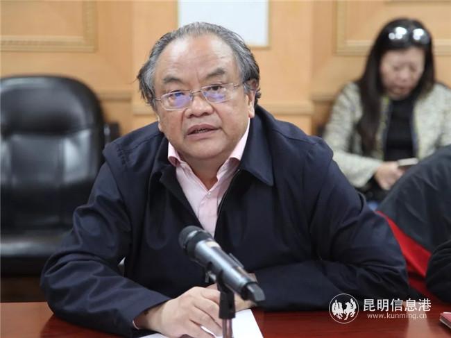 中國文藝評論家協(xié)會主席  仲呈祥