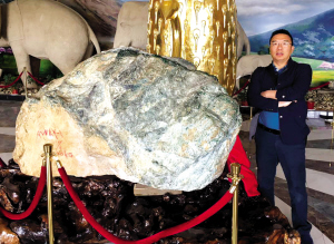 翡翠毛料“亞洲1號(hào)” 供圖 翡翠毛料“亞洲1號(hào)” 供圖