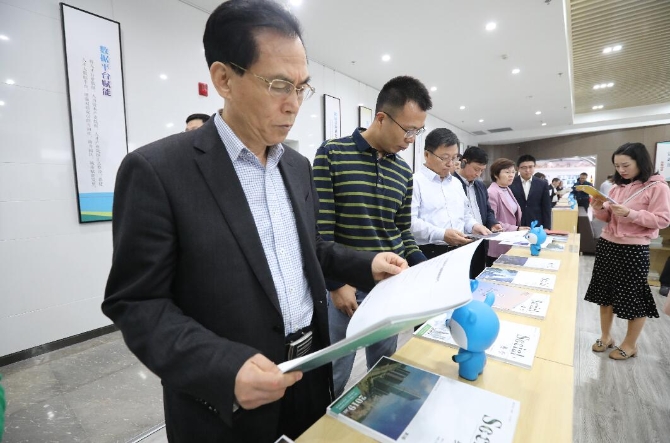 感嘆新區(qū)域 流連老街區(qū) 全國網(wǎng)媒總編輯透過新顏舊貌看“濟(jì)南擔(dān)當(dāng)”