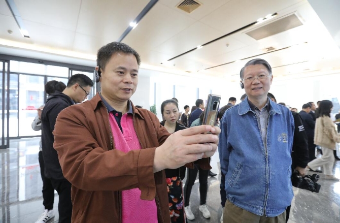 鳳舞展翅啟新程 全國網(wǎng)媒總編輯走進中國(山東)自貿(mào)試驗區(qū) 濟南片區(qū)感嘆濟南更加開放