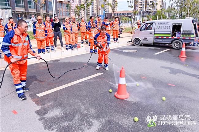 小養(yǎng)護車操作競賽。