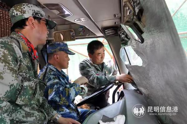 駕駛彩車需要扣每一個細(xì)節(jié)，做到萬無一失。供圖