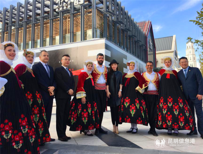 希臘主廚及其表演團(tuán)隊(duì) 供圖。