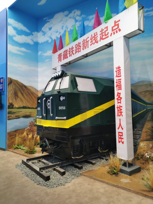 從“綠皮車(chē)”到“子彈頭”——從大型成就展領(lǐng)略“軌道上的中國(guó)”