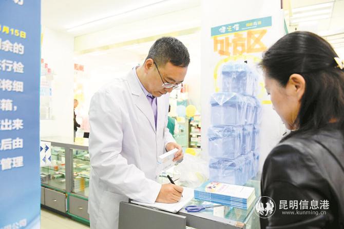 藥品零售企業(yè)長期開展過期藥回收活動。 記者楊艷輝攝