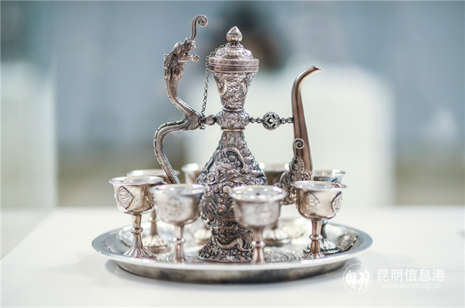 寸發(fā)標(biāo)大師作品，“九龍湖”