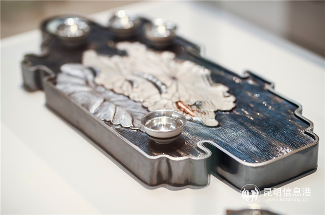 段六一大師作品，銀制茶盤套組“草海荷塘”