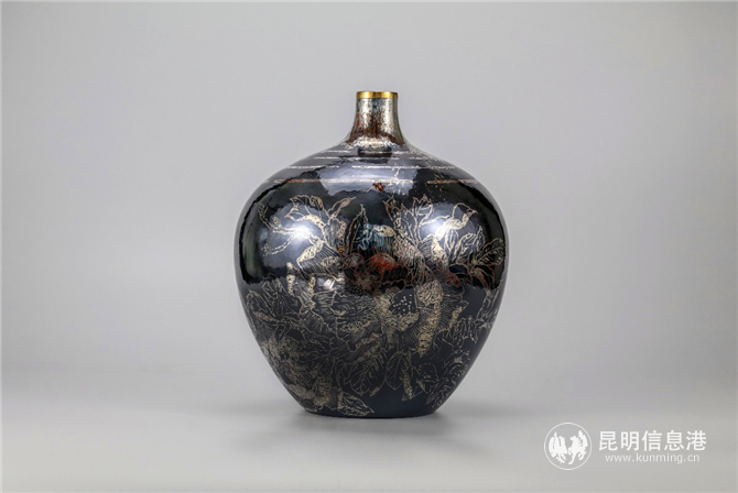 王華藻大師作品，“盛世牡丹瓶”