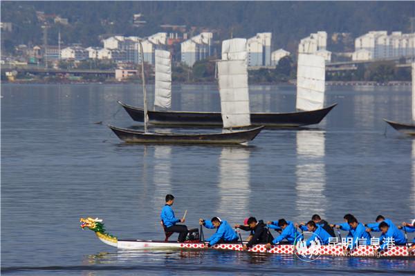運動員正在進(jìn)行賽前訓(xùn)練 記者蘇雯芊 攝