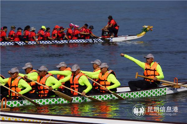 運動員正在進(jìn)行賽前訓(xùn)練（1） 記者蘇雯芊 攝