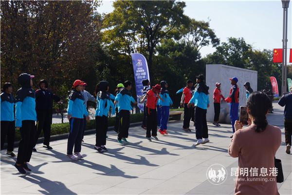 運動員正在進(jìn)行賽前訓(xùn)練（2） 記者蘇雯芊 攝