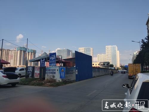 四車道變兩車道，市民吐槽路難行4.jpg