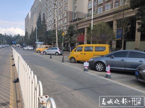 四車道變兩車道，市民吐槽路難行5.jpg