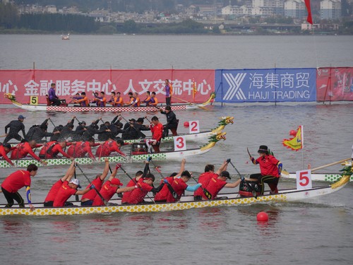 全球首創(chuàng)“水陸兩棲”龍舟競賽爭霸滇池 att_2044138