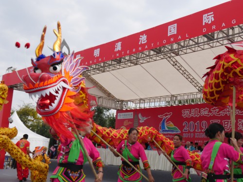 全球首創(chuàng)“水陸兩棲”龍舟競賽爭霸滇池 att_2044139