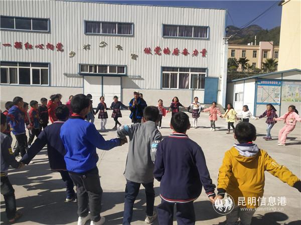 圖十 學(xué)校鄉(xiāng)村少年宮活動