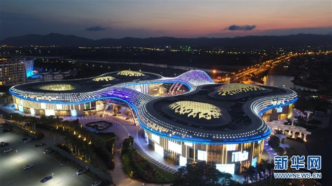 (在習(xí)近平新時(shí)代中國特色社會主義思想指引下——新時(shí)代新作為新篇章·總書記關(guān)切開放事·圖文互動(dòng))(6)開放的故事講不完——海南開放再“提速”