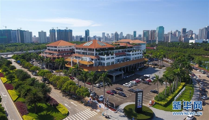 (在習(xí)近平新時(shí)代中國特色社會主義思想指引下——新時(shí)代新作為新篇章·總書記關(guān)切開放事·圖文互動(dòng))(7)開放的故事講不完——海南開放再“提速”