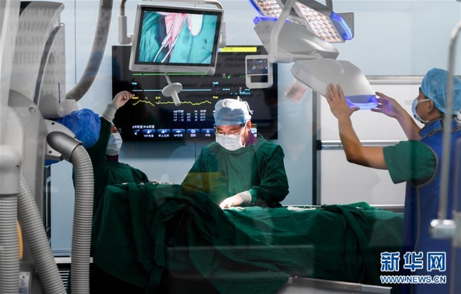 (在習(xí)近平新時(shí)代中國特色社會主義思想指引下——新時(shí)代新作為新篇章·總書記關(guān)切開放事·圖文互動(dòng))(8)開放的故事講不完——海南開放再“提速”