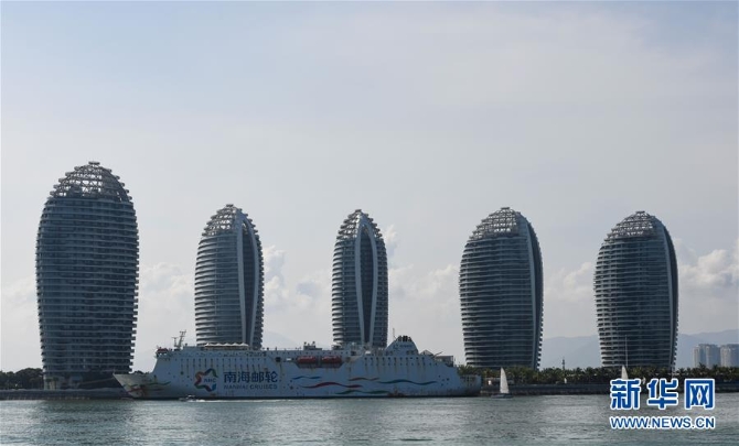 (在習(xí)近平新時(shí)代中國特色社會主義思想指引下——新時(shí)代新作為新篇章·總書記關(guān)切開放事·圖文互動(dòng))(9)開放的故事講不完——海南開放再“提速”