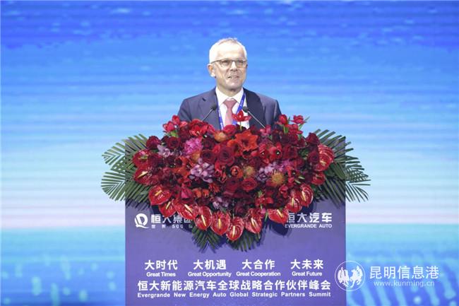 德國(guó)FEV集團(tuán)全球CEO Stefan Pischinger發(fā)言 德國(guó)FEV集團(tuán)全球CEO Stefan Pischinger發(fā)言